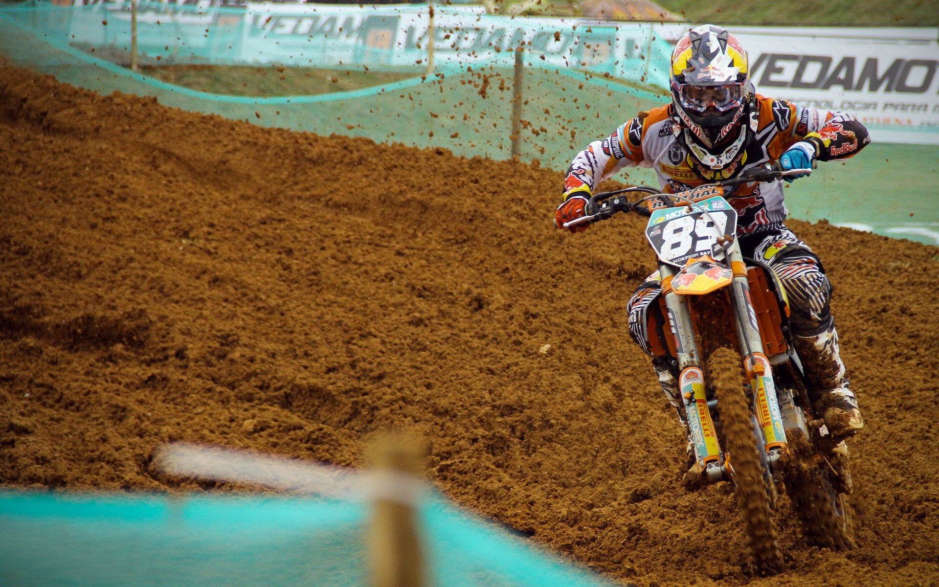 九游sports-曼联在关键比赛中逆转取胜，追赶榜首竞争激烈